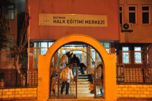Halk eğitim merkezine bombalı saldırı!