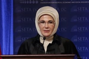 Emine Erdoğan: Suriyeli &ccedil;ocukların &uuml;lkesine d&ouml;nmesini diliyorum