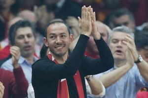 Umut Bulut, Abdi İpek&ccedil;i Salonu'nda taraftardan b&uuml;y&uuml;k destek g&ouml;rd&uuml;