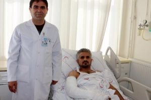 Basın&ccedil;tan patlayan balatanın par&ccedil;aları koluna saplandı