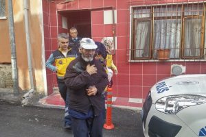 Bursa'da yaşlı adamı eve kilitleyip, a&ccedil;lığa terk etmişler!