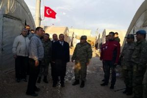 Mardin Valisi Ko&ccedil;ak Nusaybin'de g&ouml;rev yapan g&uuml;venlik g&uuml;&ccedil;lerini ziyaret etti