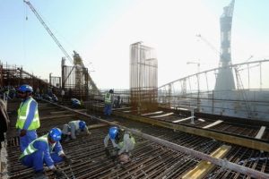 2022 Katar hazırlıklarında iş&ccedil;ilerin &ccedil;alışma şartları endişe yaratıyor