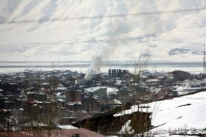 Y&uuml;ksekova'da yoğun &ccedil;atışma sesleri