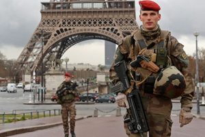 Paris'te g&ouml;r&uuml;lmemiş boyutta cephanelik bulundu