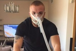 T&ouml;re'den oksijen maskeli fotoğraf