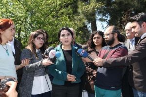 Y&uuml;ksekdağ: Sanki karşılarında akademisyenler değil de d&uuml;şmanlar ordusu var