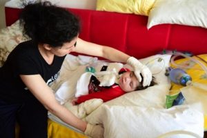 2 yaşındaki Taha'nın yaşam m&uuml;cadelesi