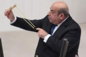 Siyasi partilerden Genel Kurul k&uuml;rs&uuml;s&uuml; anlaşması