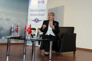 Canan Karatay bu kez pilotlara tavsiyeler verdi