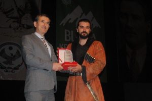 Bursa'da Şeyh Şamil'e e b&uuml;y&uuml;k ilgi