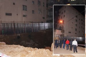 İstanbul'da 7 katlı binanın ana girişi &ccedil;&ouml;kt&uuml;! Mahsur kalanlar var