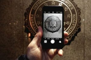 FBI talep &uuml;zerine bir iPhone şifresini daha kırdı!