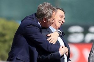 Fikret Orman, &Ccedil;ebi'yi &ouml;p&uuml;c&uuml;kle tebrik etti