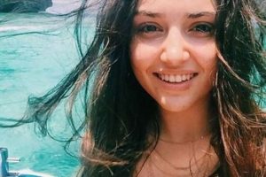 Hande Er&ccedil;el soluğu tatilde aldı...
