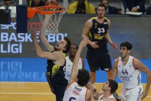 Avrupa arenasında dev T&uuml;rk derbisi