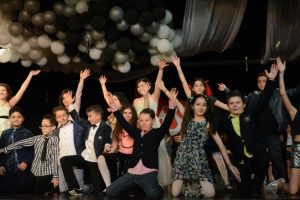 Şahinkayalı &ouml;ğrenciler 'Grease M&uuml;zikali' ile b&uuml;y&uuml;lediler