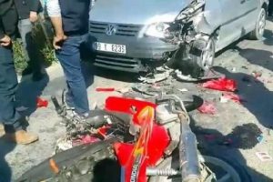 Ehliyetsiz ve kasksız motosikletli gen&ccedil;, kazada yaralandı