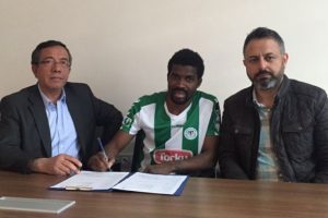 Mbamba ile s&ouml;zleşme uzatıldı!