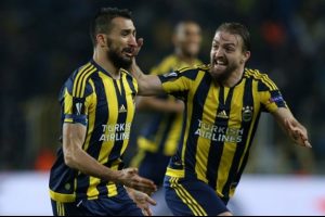 Fenerbah&ccedil;e'de Vitor Pereira hen&uuml;z ilk 11'i netleştirmedi