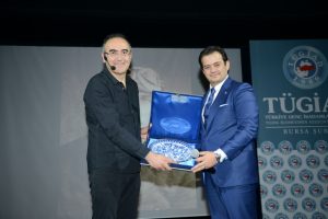 T&Uuml;GİAD Bursa Gecesinde Sunay Akın r&uuml;zgarı...