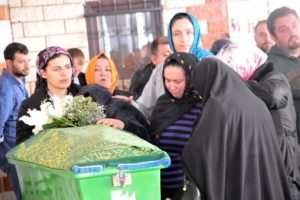 Yalova'da kahreden &ouml;l&uuml;me ağlatan uğurlama