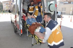 Bursa'da doğuma giderken kaza yaptı!