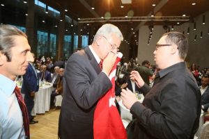 Otizmli gen&ccedil;ten Bakan Bozkır'a anlamlı hediye