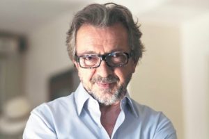Osman Sınav 31 yıllık eşinden boşandı