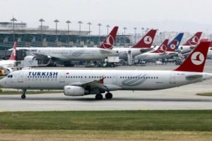 THY pilotuna Br&uuml;ksel tweetleri nedeniyle uyarı geldi