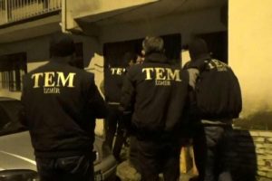 İzmir'de PKK operasyonu: 8 g&ouml;zaltı