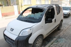 Bursa'da 3 ara&ccedil; kundaklandı!