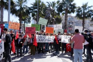 "M&uuml;lteci kampı istemiyoruz" eylemi