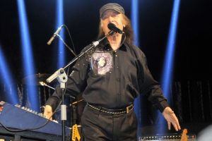 Erkin Koray'dan hayranlarına &uuml;zen haber
