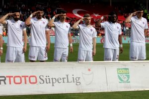 Trabzonsporlu futbolculardan asker selamı