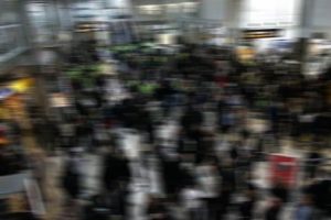 Havalimanında yaşanan arbedede parmağı koptu