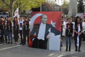 ADD ve Eğitim-İş Sendikası Tarih Dersleri Taslak Programı'nı protesto etti