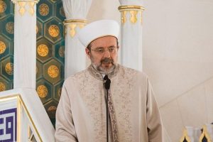 G&ouml;rmez: Hi&ccedil;biriniz başınızı &ouml;ne eğerek yaşamayınız