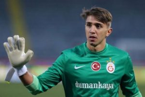 Galatasaray'da Muslera hatalarıyla &ccedil;ıldırttı