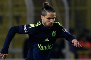 Fenerbah&ccedil;e'de Volkan ve Diego ceza sınırında