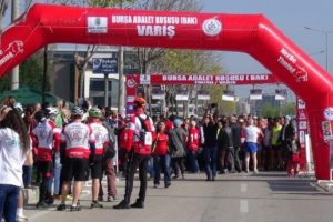 Bursa'da 'Adalet' i&ccedil;in koştular