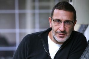 Cem &Ouml;zer 'Sevgilim başkasıyla yatabilir bunu aldatma saymam'