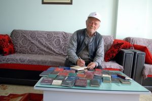 Tam 42 yıldır g&uuml;nl&uuml;k tutuyor