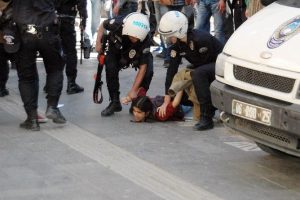 Başkentte stant gerginliği: 15 g&ouml;zaltı