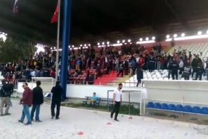 İzmir'de amat&ouml;r ma&ccedil;ta olaylar &ccedil;ıktı