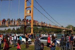 Arkadaşları korkaklıkla su&ccedil;layınca nehre atladı, &ouml;ld&uuml;