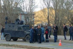 Tunceli'de zırhlı polis aracı devrildi