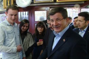 Davutoğlu'ndan esnaf ziyareti