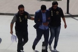 Otob&uuml;steki yolcunun valizinden 4 kilo esrar &ccedil;ıktı