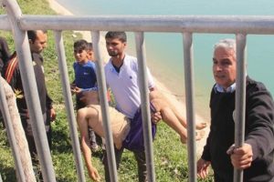 Polis &ccedil;ocuğu başka bir &ccedil;ocuğun yardımıyla kurtardı